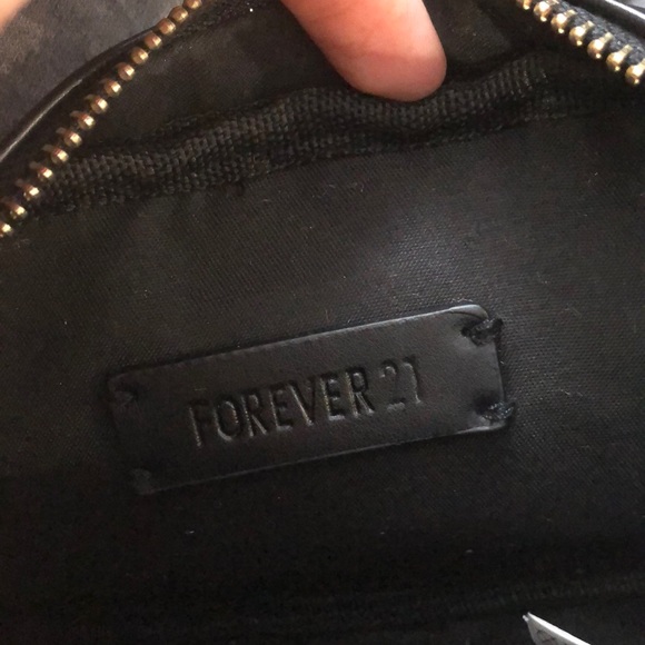 🔥BUY ON GET ONE- Black and gold bag - Picture 4 of 4